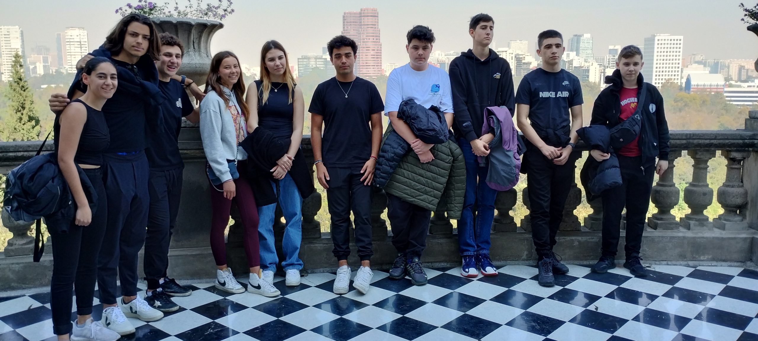 ORT students visiting the Chapultepec Castle