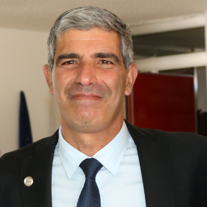 Avi Meir headshot