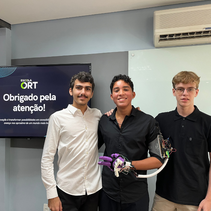 Student wears smart glove