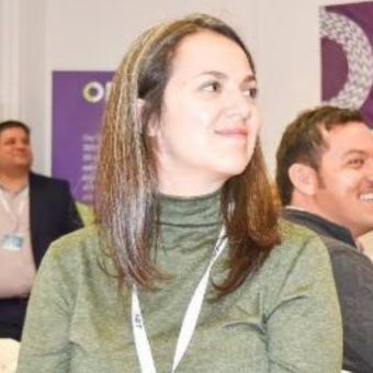 Ana Flores Rueda headshot