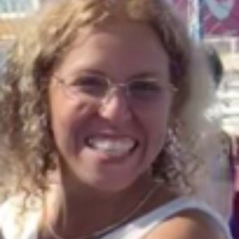 Andrezza Leal headshot