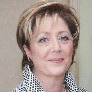 Headshot of Amelie Esquenazi